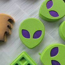 Load image into Gallery viewer, Alien Bath Bomb👽