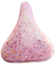 Load image into Gallery viewer, Color Changing Kiss Bath Bomb
